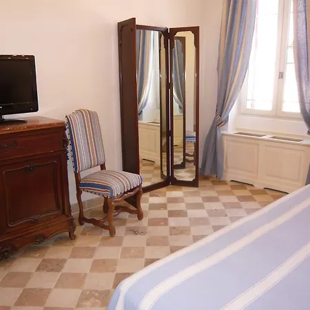 Hotel De 3*